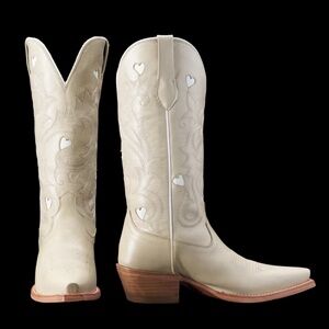 ISO Tecovas The Annie Hearts in Size 8
